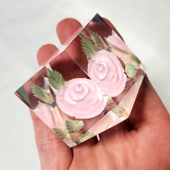 VTG Rose Paperweight Lucite Pink Flower 1½" Cube Home Offce Decor Teacher Desk - Picture 11 of 17